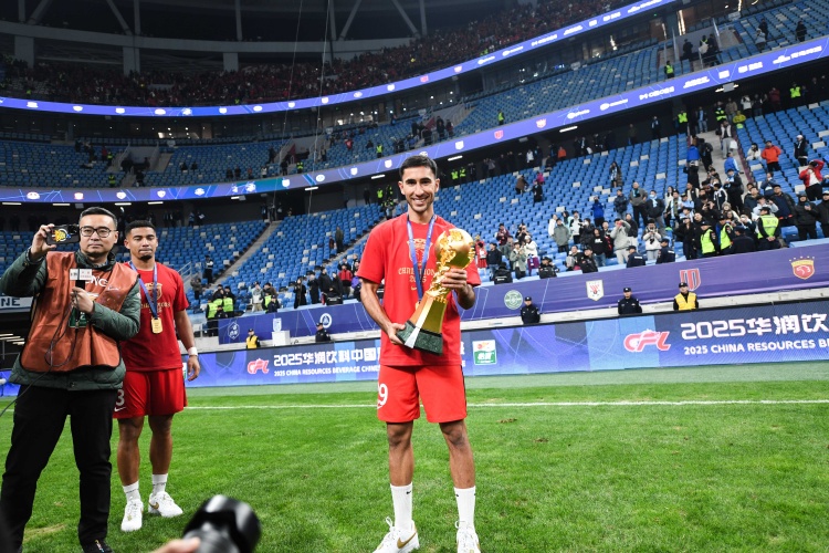 博主：中国香港中卫亚历斯祖将加盟成都蓉城